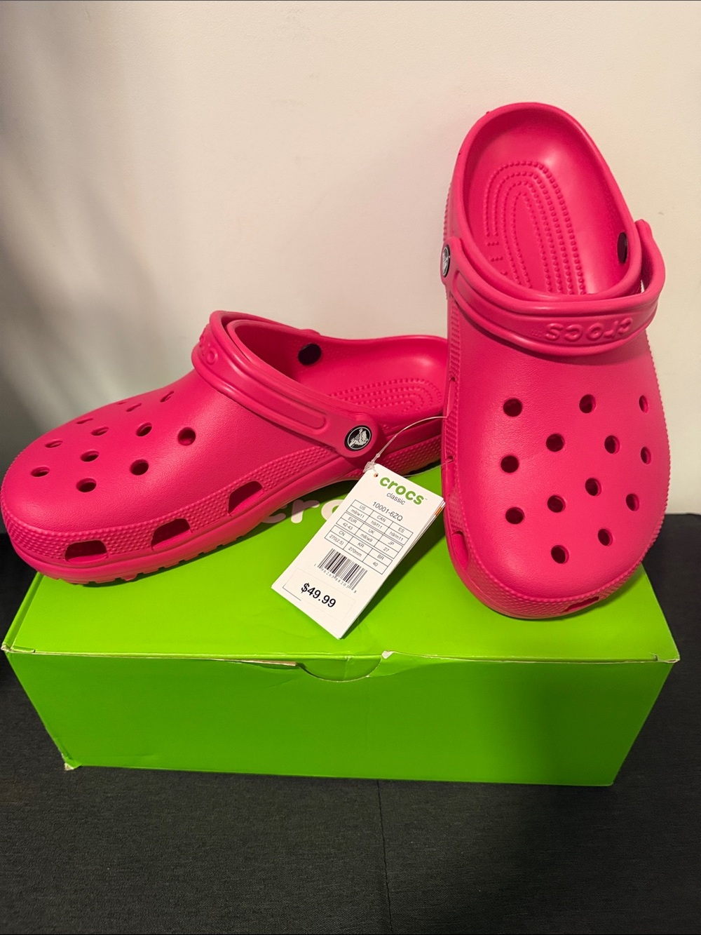 🩷🩴🐊🩴🩷CROCS Classic Clog in Dragon Fruit Pink 9M/11W